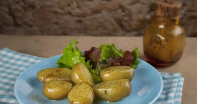 Recetas para microondas: patatas asadas con hierba o pimentón
